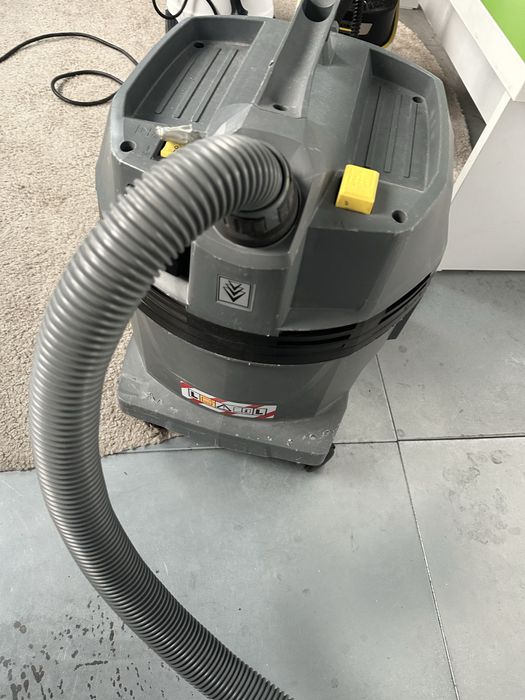 Aspirator profesional Kärcher NT – Funcțional