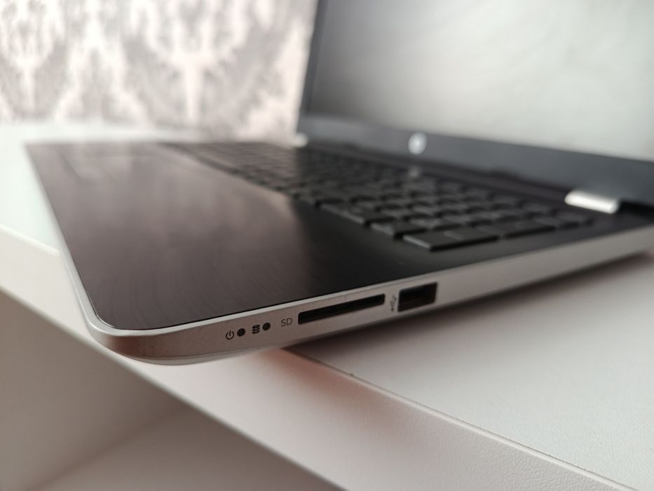 Ноутбук HP 15-bs-560ur