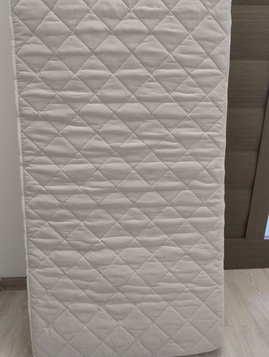 Pătuț bebe cu saltea, apărători și suport accesorii