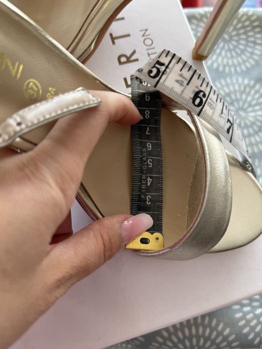 Set sandale Enzo Bertini si plic auriu