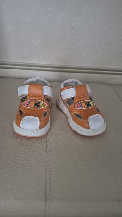 Ер балаға аяқ киім сатылады