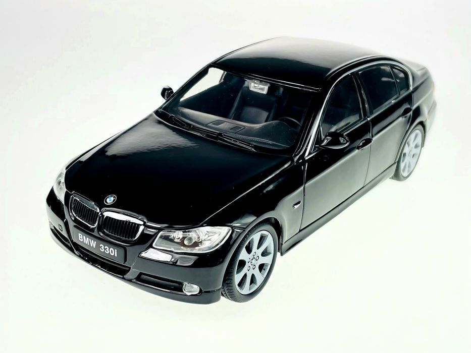Macheta BMW 330i (E90) 1:24 Welly