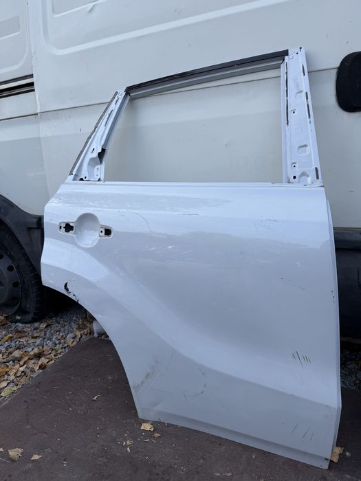 Врата Suzuki Vitara 3 2015 год.-