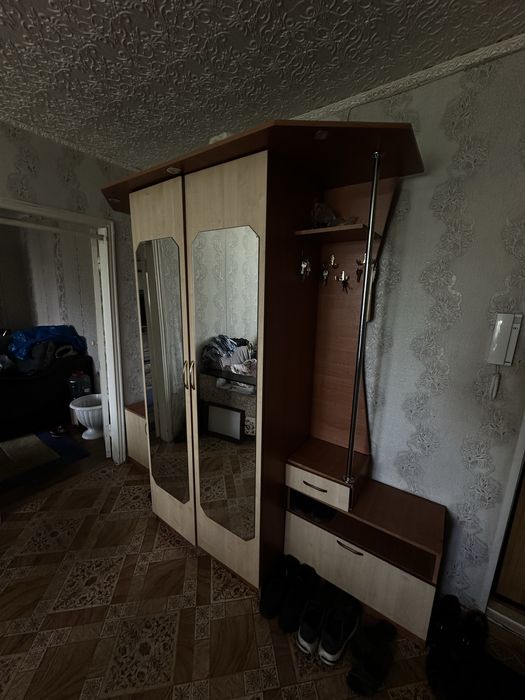 Продам шкаф в прихожку