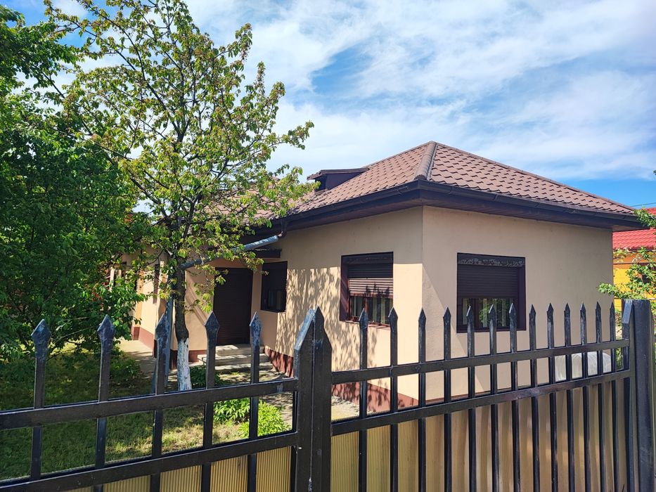 Vanzare casa | Blejoi | Centru | Teren generos | Izolata termic