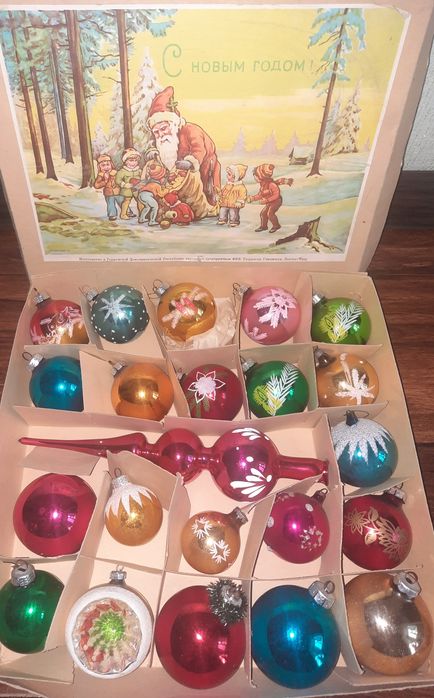 Ёлочные игрушки Гдр 21 шар +пика