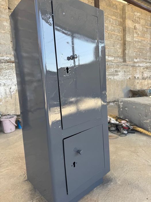 Железный шкаф, сейф