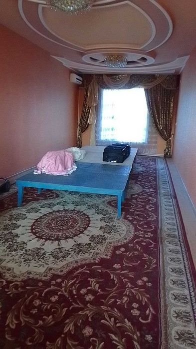 8.5 sotix hovli sotiladi. Tarnov ko'chasi yo'lli yuzida joylashgan