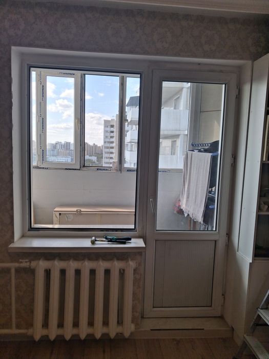 Окно болконое  пластиковое бу
