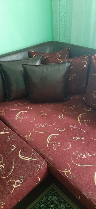 Запазен ъглов холов диван