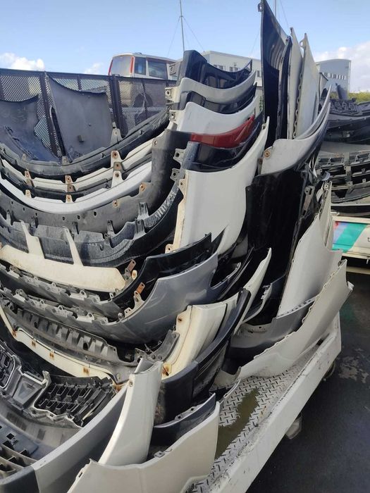 Передний бампер  оригинальный ассортимент