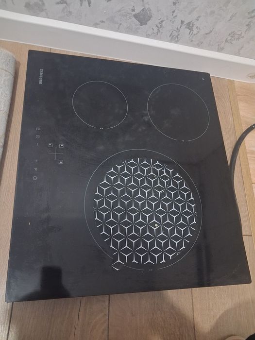 Индукционной плиты 3 конфорки