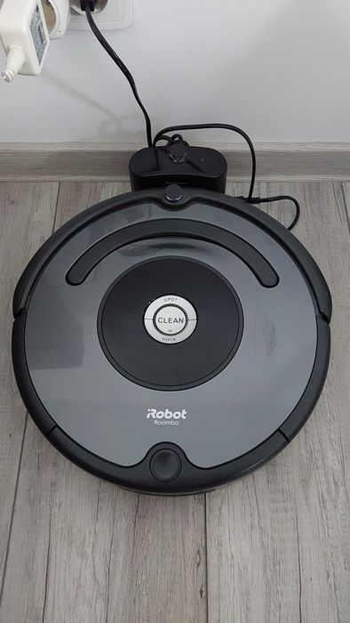 Robot de aspirare iRobot Roomba 676, Consum 26Wh, iAdapt®, App, Gri