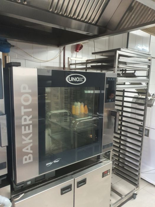 Cuptor Unox Patiserie 6 tavi Pe Gaz