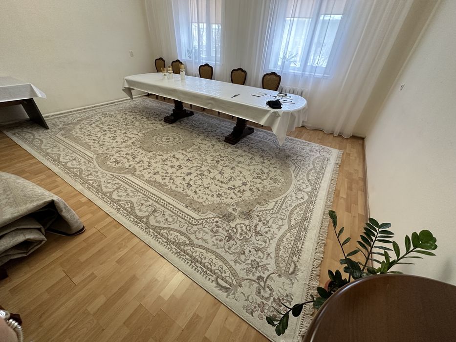 Продам ковер светлый