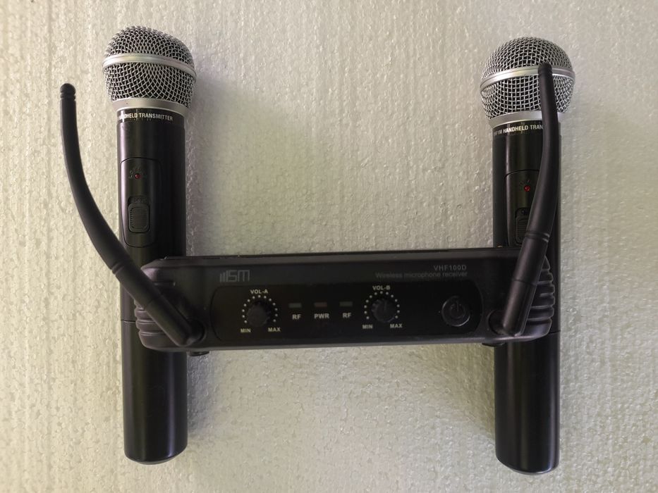 set doua microfoane wireless Gemini / Proel. /.  Voocopro