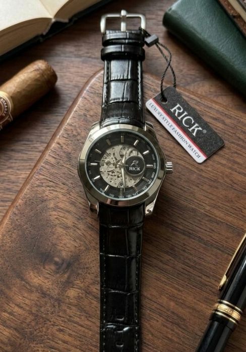 Стильные мужские часы