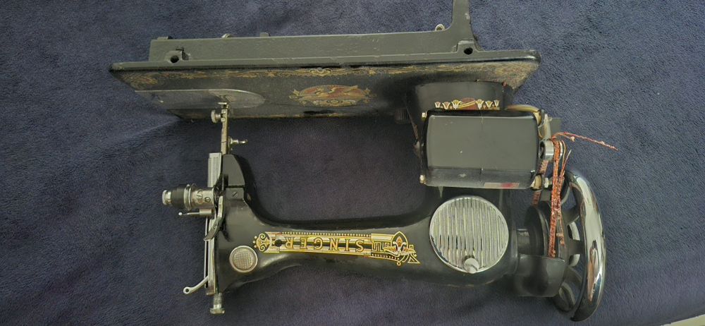Masina de cusut Singer, electrica