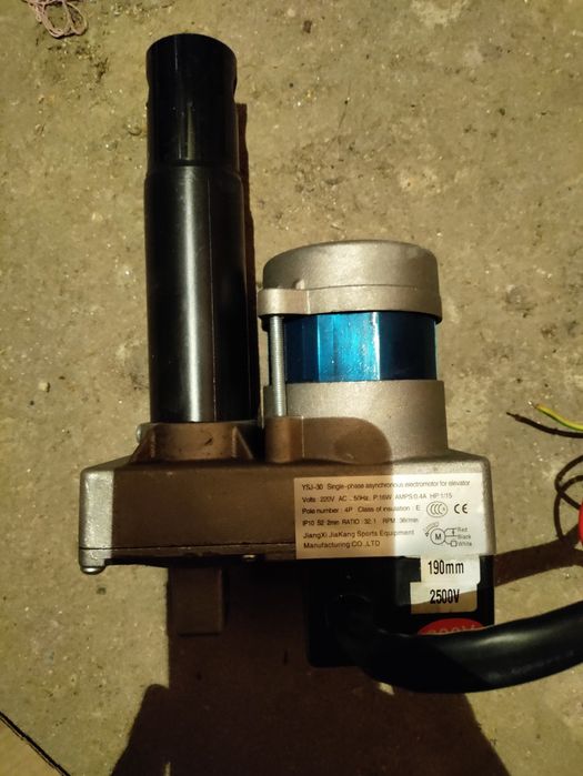 Двигателя за наклон на бягаща пътека