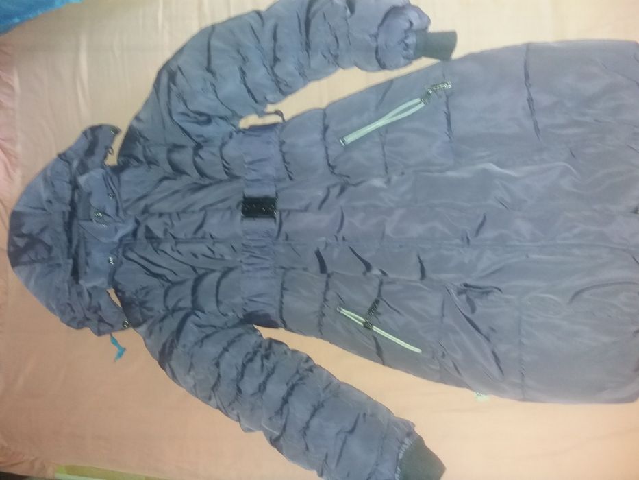 Продам пальто-пуховик зимнее для девочки рост 140