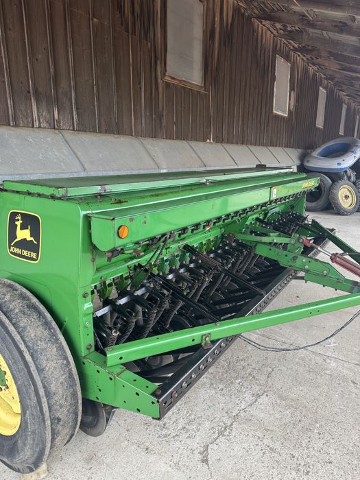 Semanatoare paioase JOHN DEERE 4,5 m buncar 1 tona