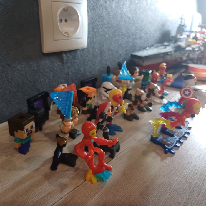 Продаю фигурки из киндеров