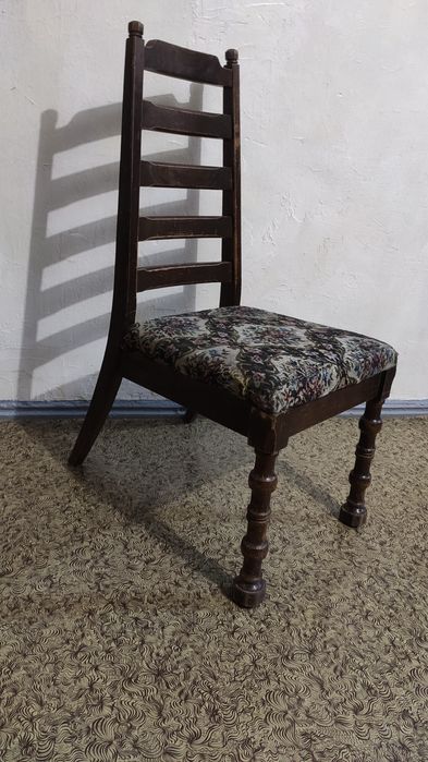 Стулья.Ретро.В центре