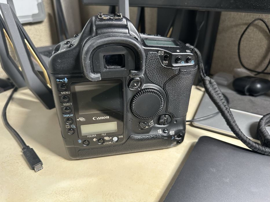 Canon EOS-1Ds Mark II body