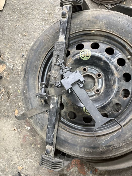 Bmw e83 x3 Резервна гума патерица 17 с механизъм и стойка за монтаж