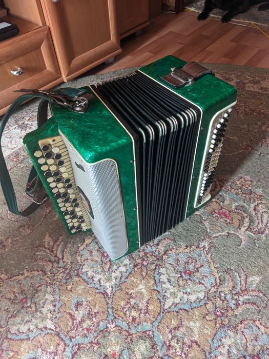 Продам баян. В хорошем состоянии.