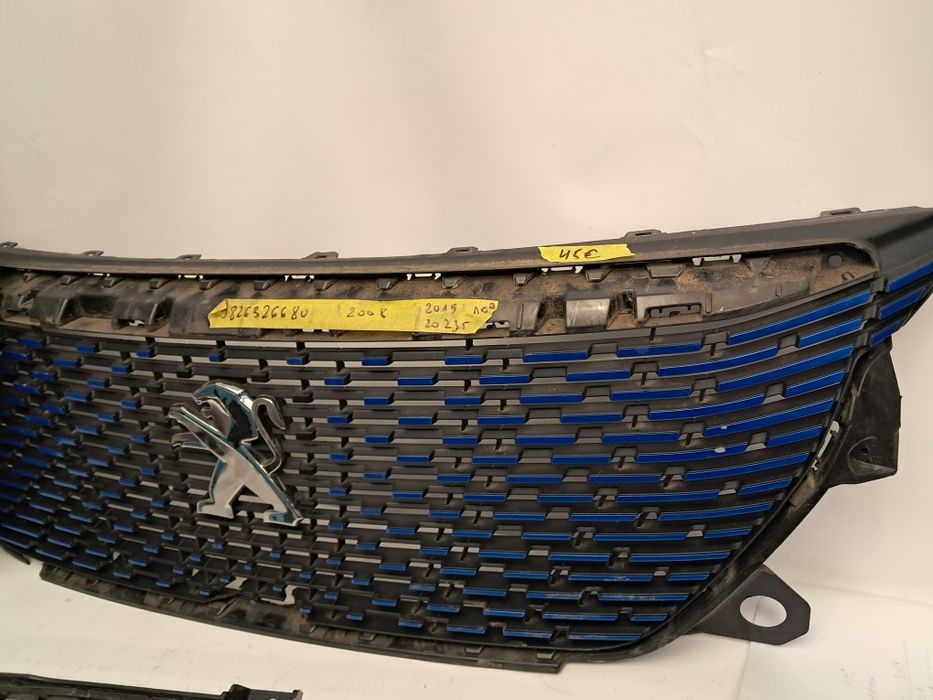Грил решетка Peugeot 208 Peugeot 2008 2016/24 г