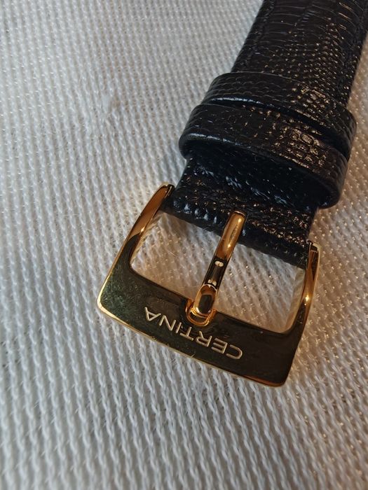 Продавам чисто нов златен 18к часовник