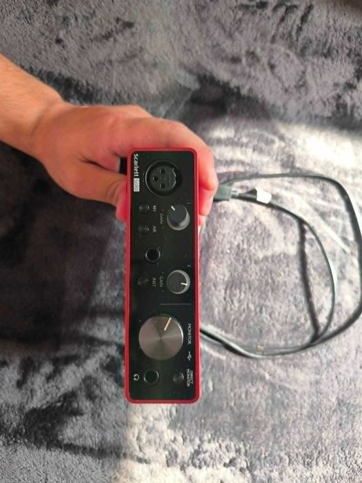 Solo Studio Focusrite 3 gen Scralett