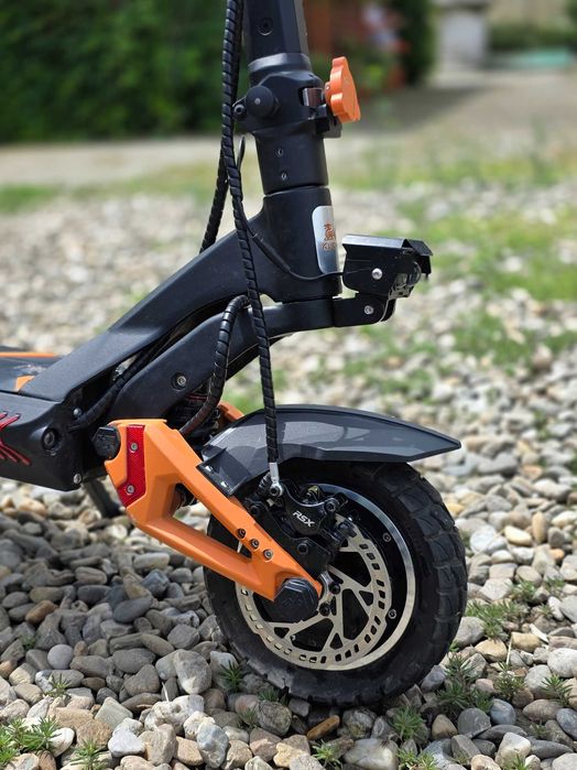 Vand trotineta electrica Kukirin G3 Pro utilizata 97% pe drumuri asfaltate.Are 830 km(reali) si a fost condusa cu prudenta, neavand zgarieturi majore!