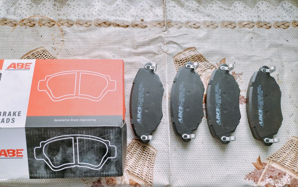 Vând plăcuțe frana fata Ford Mondeo 2000-2007setul este nou