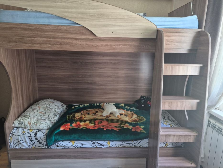 Продам двух ярустную кровать