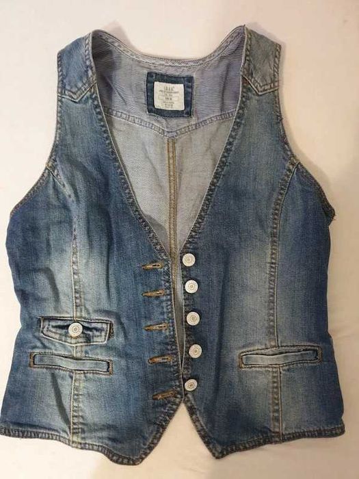 Vesta denim H&M LOGG,marimea 38,stare f buna(pata)