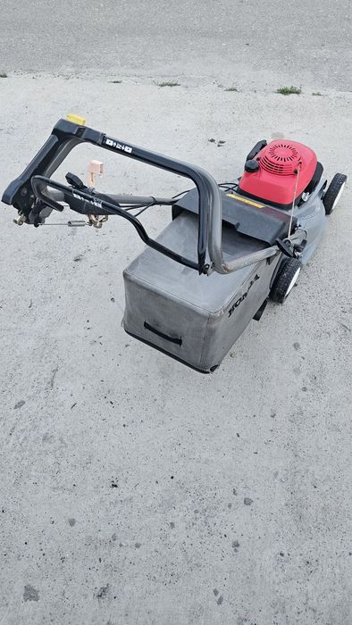 Masina de tuns iarba gazon Honda HRB 476C