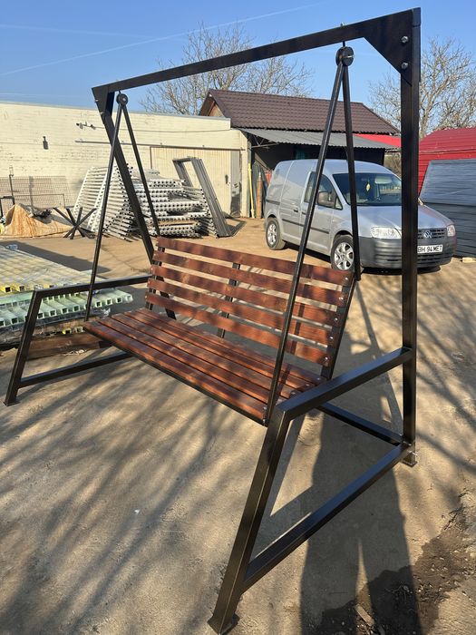 Balansoar metalic de gradină - demontabil, rezistent și design modern