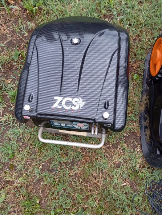 Robot gazon masina tuns iarba