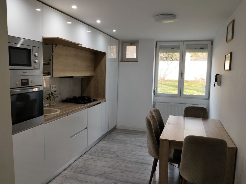 De vanzate. Ap. 3 camere 65,65 mp. Semidecomandat. Str. Nicolae Titu