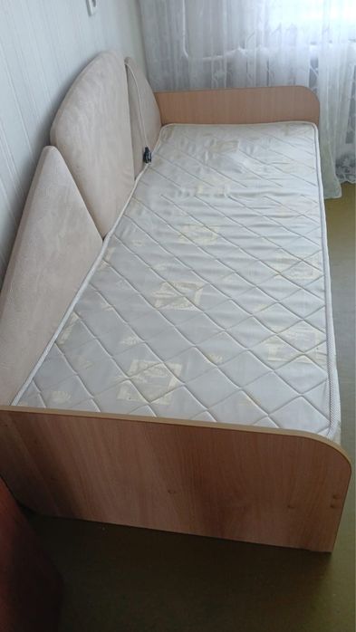 Продам кровать с матрассом
