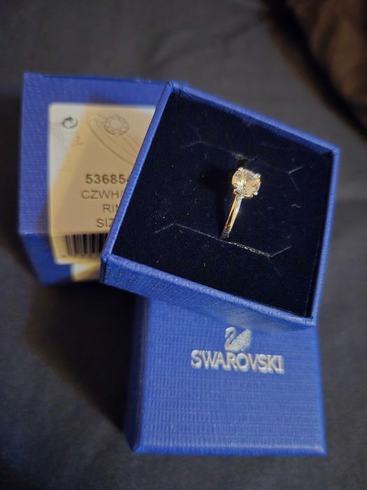 Продавам пръстен Сваровски