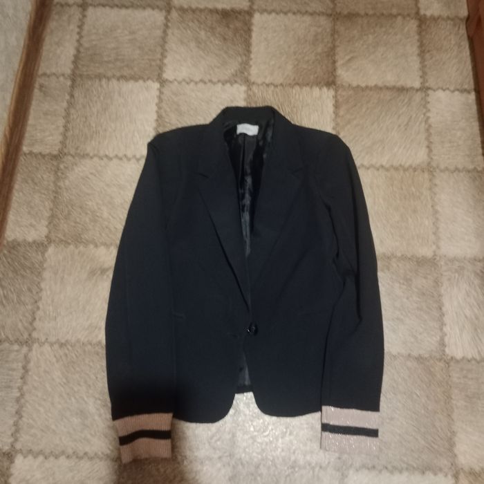 Продам женский костюм