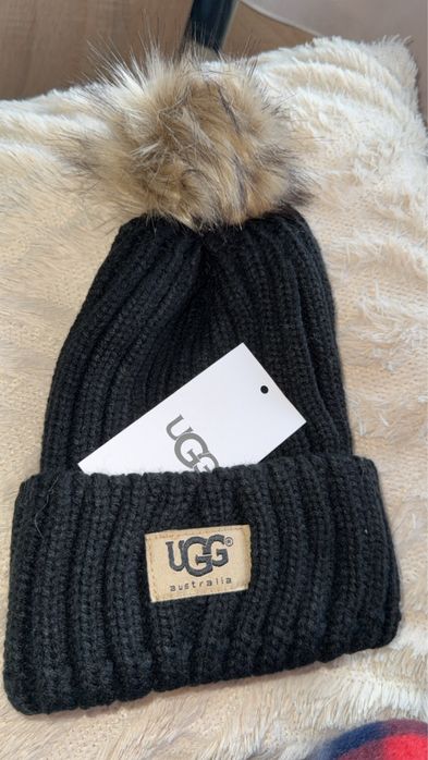 UGG caciula negru si alb