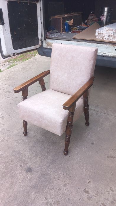 Retapitat canapele coltare scaune usi birouri etc.