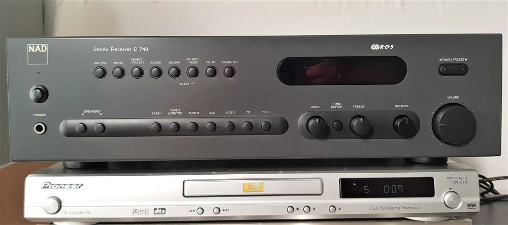 NAD C 740 amplificator stereo receiver statie preamplificator Top