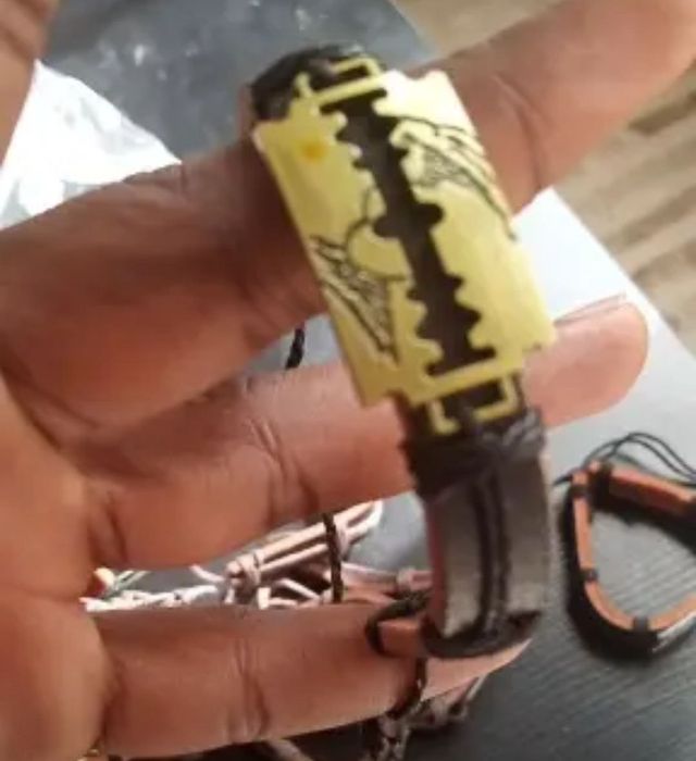 Кожаные браслеты