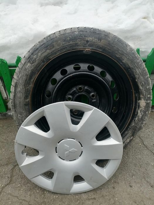 Продам комплект дисков с оригинальными колпаками размер 16