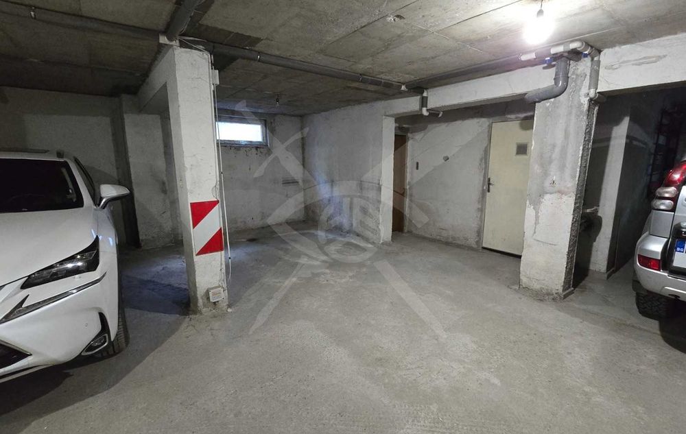 Продава се Тристаен апартамент в Пловдив, Кючук Париж - 100 кв.м за 1840 €/кв.м - Снимка #10